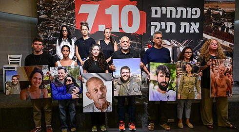 "אף אחד לא נתן את הדין": משפחות נפגעים מ-7 באוקטובר במסיבת עיתונאים