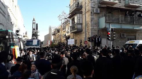 מאות חרדים הפגינו בירושלים, 7 בני אדם נעצרו