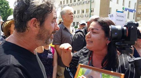 סערת הסרט "לא צמל, עורכת דין": הפגנות מול בית מפעל הפיס