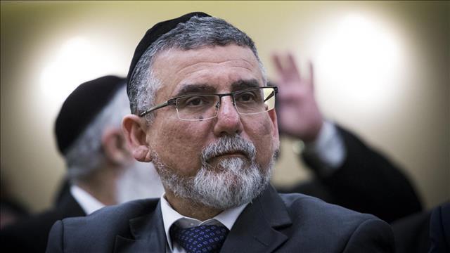 השר לשירותי דת יצחק וקנין