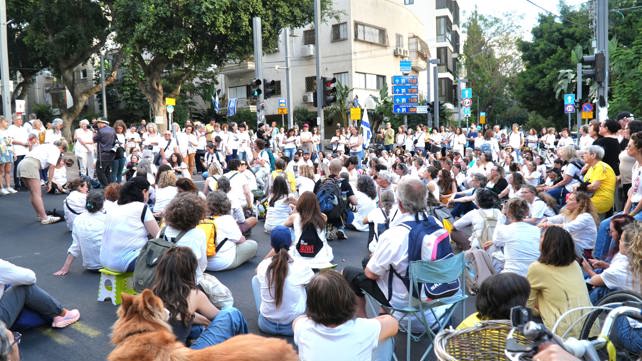 משפחות חטופים ומפגינים חסמו את צומת בוגרשוב בתל אביב