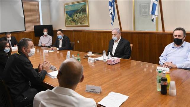 ראש הממשלה בנימין נתניהו ושר האוצר ישראל כ"ץ בפתח פגישה עם מחאה עצמאים קורונה