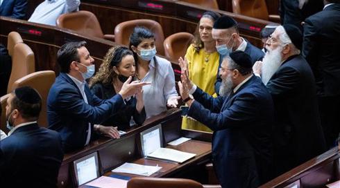 הקרבות בין הקואליציה לאופוזיציה נמשכים - והציבור משלם את המחיר