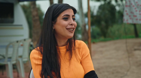 בשם האב - הצצה | "ילדה בת 14 וחצי עם פסיכופט"