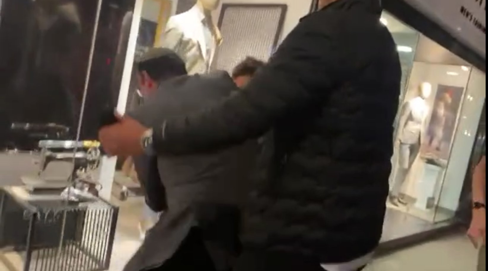 רוטמן חוטף מגפון מפגינה ניו יורק