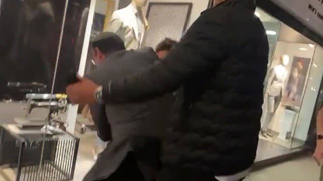 רוטמן חוטף מגפון מפגינה ניו יורק