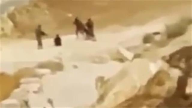 תיעוד פלסטיני של הכאת פלסטיני בידי חיילים