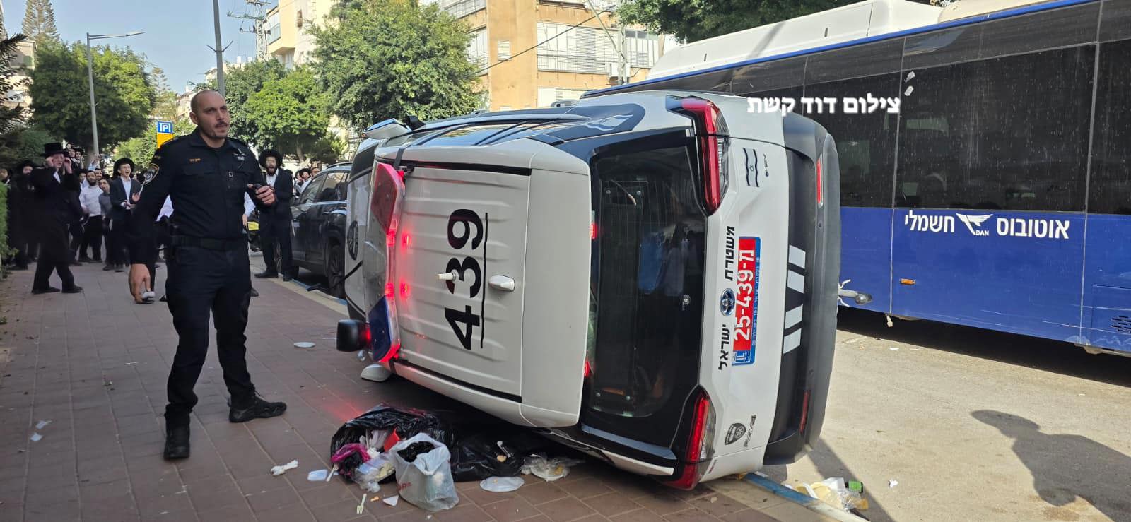 ניידת הפוכה במהומות בבני ברק