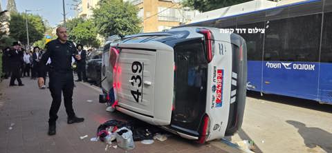 ניידת הפוכה במהומות בבני ברק