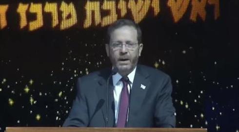 הנשיא הרצוג דיבר על מות הפלסטיני בן ה-80  - וקיבל שריקות בוז ומחיאות כפיים