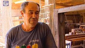 המסגר מקיבוץ מלכיה שממשיך בעבודתו כרגיל