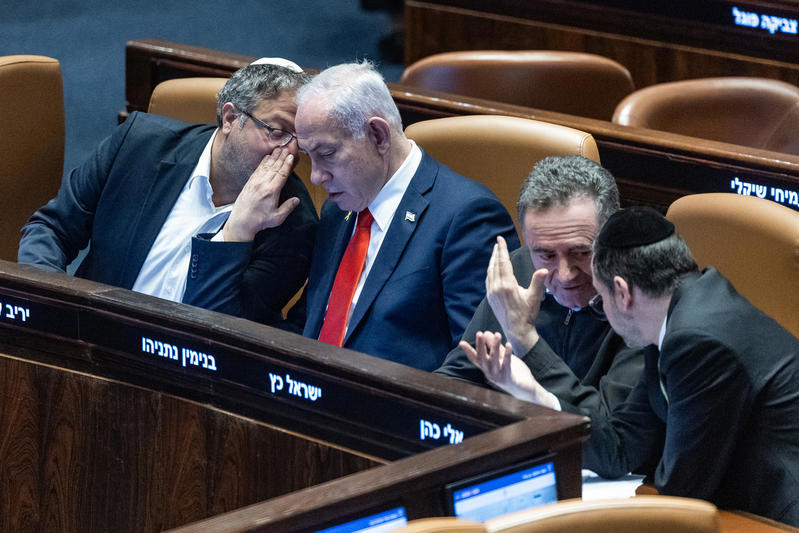 נתניהו משוחח עם בן גביר במליאה