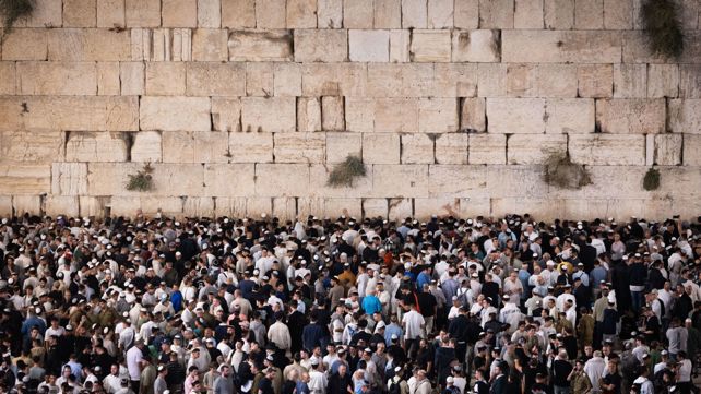 מעמד סליחות ברחבת הכותל המערבי בירושלים
