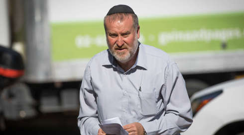 היועמ"ש לבג"ץ: לאפשר רישום הורים חד-מיניים בתעודת הלידה