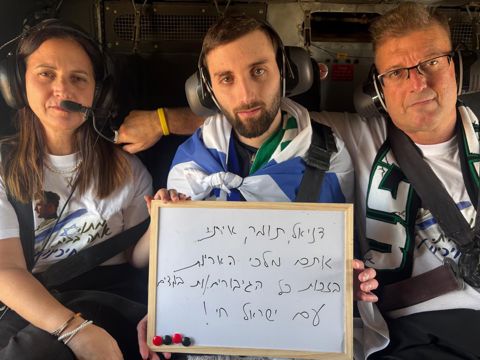 מתן אנגרסט, לצד הוריו, הזכיר את חבריו שנפלו בקרב