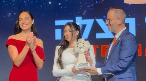 יובל רפאל קיבלה את פרס הגבורה של "איחוד הצלה" מגל גדות
