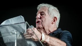 עמירם לוין בהפגנה בקפלן, אמש