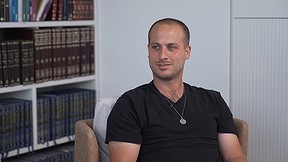 כאן מקשיבים