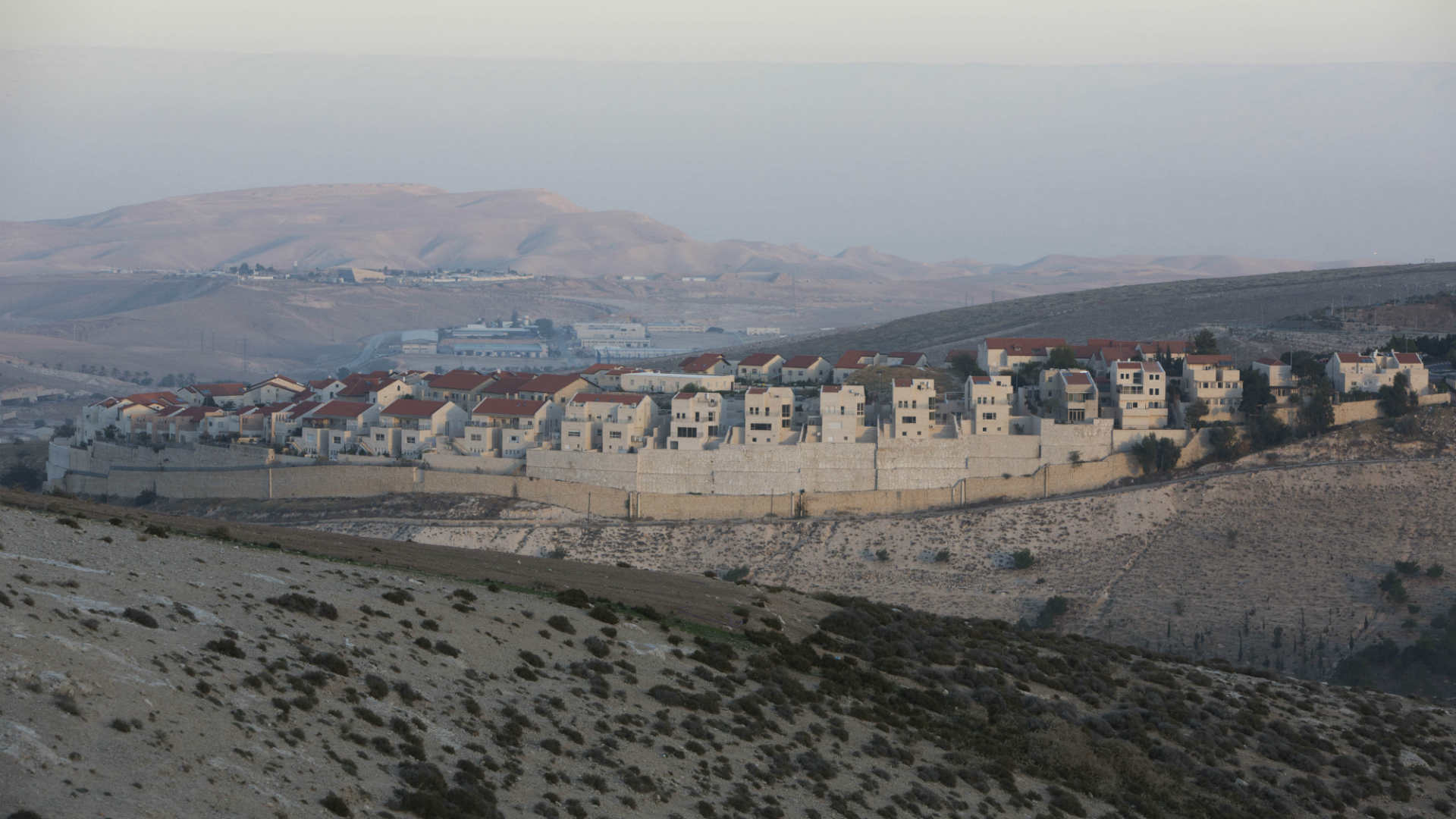 בנייה במעלה אדומים, ארכיון