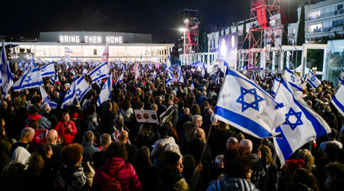 אגם שחזרה מהשבי לחברותיה שנותרו מאחור