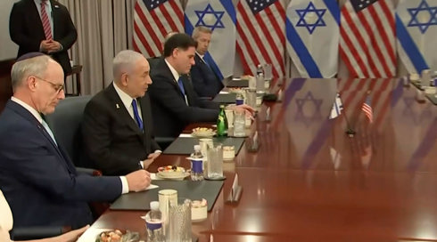 הלחץ בדרך לעסקה: אופטימיות בדוחה - משפחות חטופים הגיעו לבית הלבן
