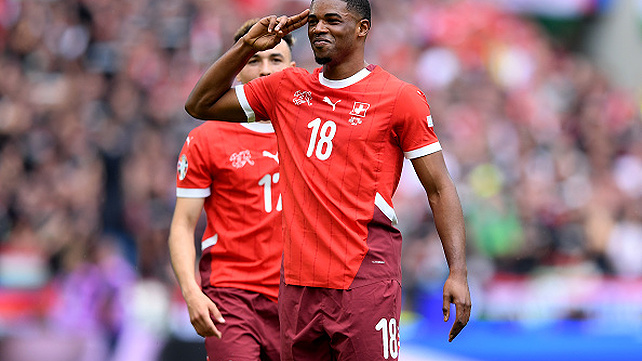 דואה חוגג את היתרון של נבחרת שוויץ