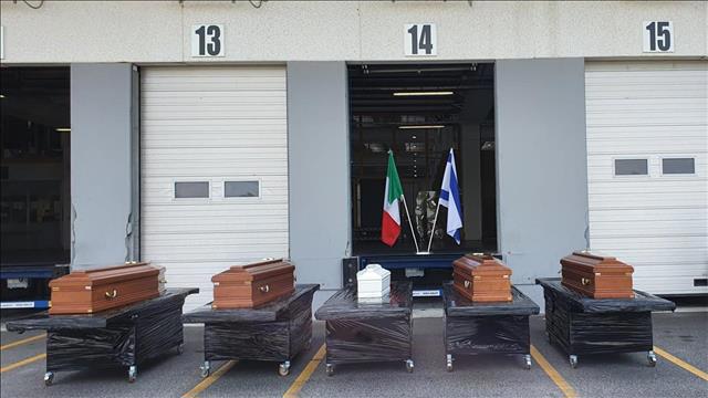 ארונות ההרוגים באסון הרכבל באיטליה