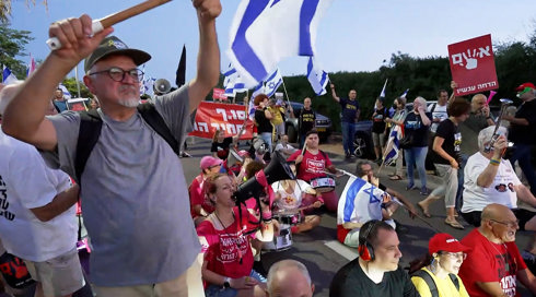מה קורה במחוז מרכז? טענות לאלימות משטרתית - ומפקד שנודע בקשר עם בן גביר