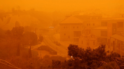 כל הדרך ממדבר סהרה: סופת החול האדומה עושה את דרכה לישראל