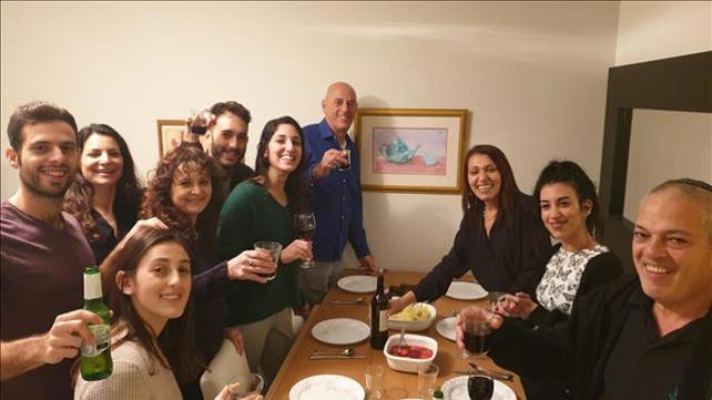 נעמה יששכר בביתה