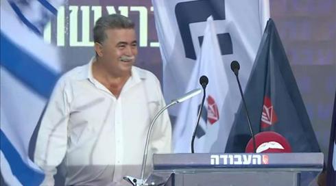 רוח פרצים: היו"ר החדש-ישן של העבודה יוצא למסע להצלת המפלגה