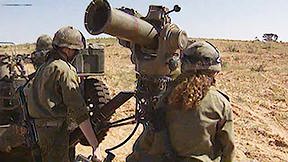 חיילות בתותחנים עם ישיבות הסדר