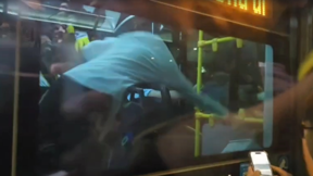 אוהדי בית"ר תקפו נהגי אוטובוס