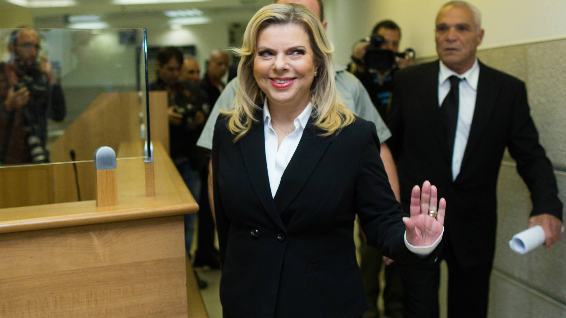 שרה נתניהו ביציאה מבית המשפט