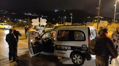 ניידת משטרה ניזוקה מיידוי אבנים ביצהר