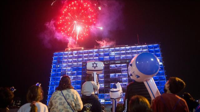 זיקוקים בכיכר רבין ביום העצמאות ה-73 של ישראל 2021