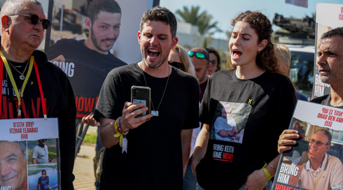 משפחות חטופים במסר: "אם הרחקתנו מבית רה"מ בקיסריה לא תיפסק - נקיים שם עצרת גדולה"