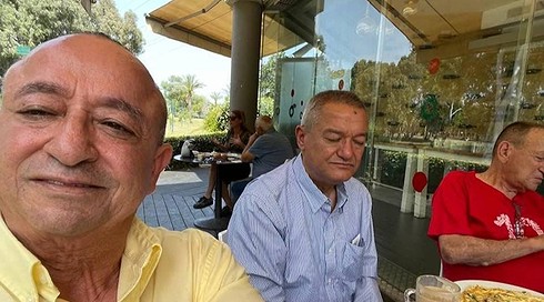 שופט העליון ממשיך להסתבך: חאלד כבוב נפגש לארוחת בוקר עם חולדאי - ודן בתיקי העירייה