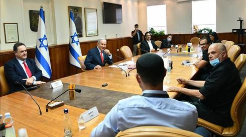 הדיון על ההגבלות: "לא ברור איך ההחלטות מתקבלות"
