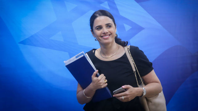 איילת שקד. מובילה פולטיזציה בשירות המדינה
