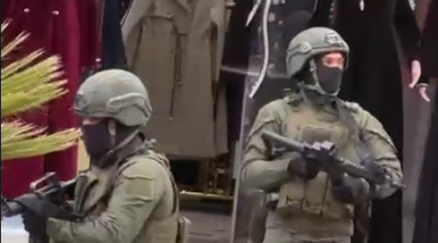 תיעוד חריג: חשודים התחזו לחיילי צה"ל ושדדו חנויות ליד חברון, 3 נעצרו