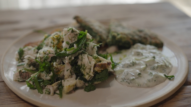 שווארמה דג על עיג'ה וצזיקי - חיים כהן