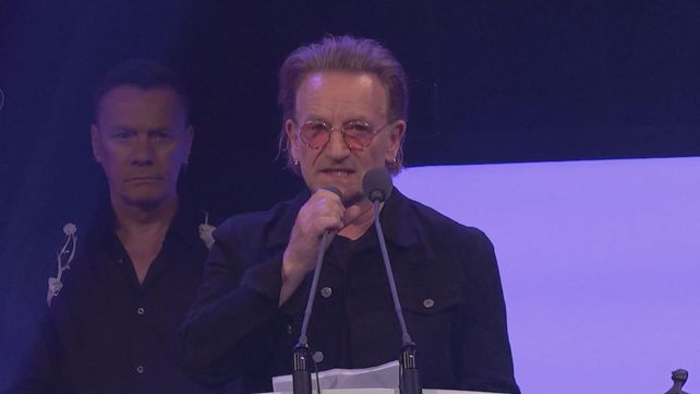 בונו בטקס פרסי "אייבור נובלו" בלונדון, הלילה