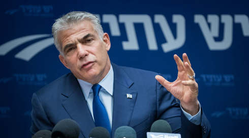 לפיד: שנתניהו יסביר את אישור מכירת הצוללות למצרים