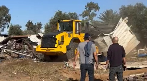 פונה מקבץ מבנים בדואי שתקע את סלילת כביש 6 דרום
