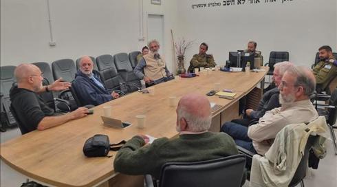 ארגוני שמאל יקבלו מספרי טלפון של קצינים בחברון כדי למנוע חיכוכים