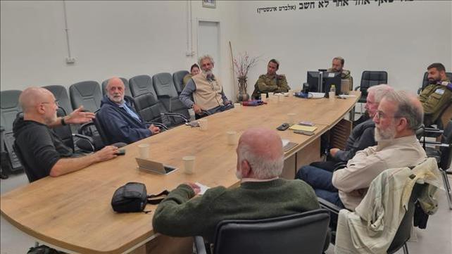 הפגישה של מח"ט יהודה עם נציגי ארגוני השמאל