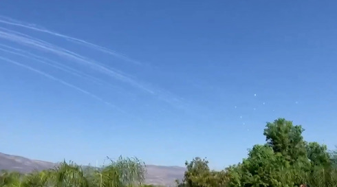 ישראל מותקפת ברקטות של חיזבאללה, נזק כבד בקריית שמונה