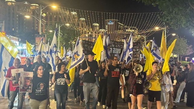 צעדה באילת להשבת החטופים