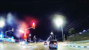 מתפרעים בכביש: העבריינים שיורים תוך כדי תנועה - ונוהגים בלי רישיון